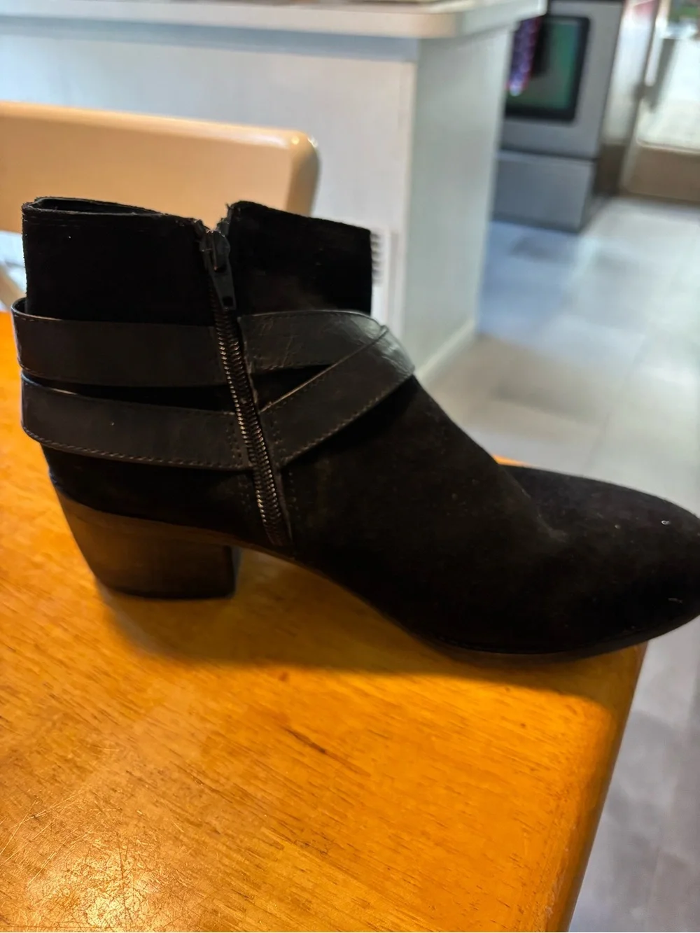 Ladies Black 9M boots